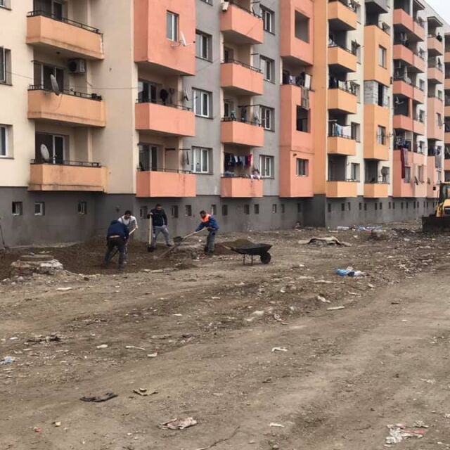 Почистиха боклуците пред блок „Кармен“ в Казанлък