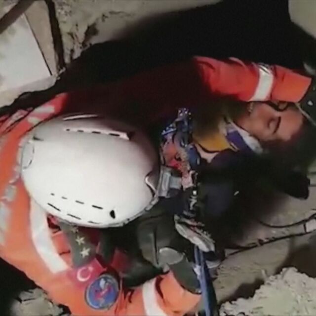 Спасиха майка и дете след 24 ч. под руините в Турция (ВИДЕО)