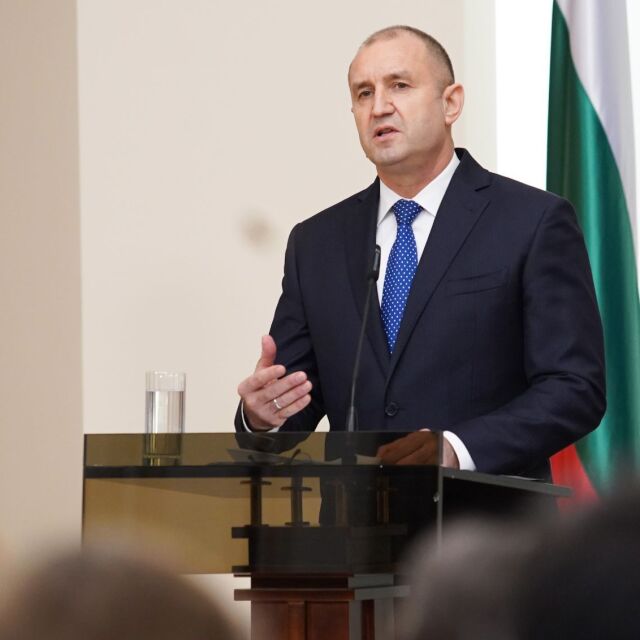 Радев се среща с министри и ЦИК заради изборите 