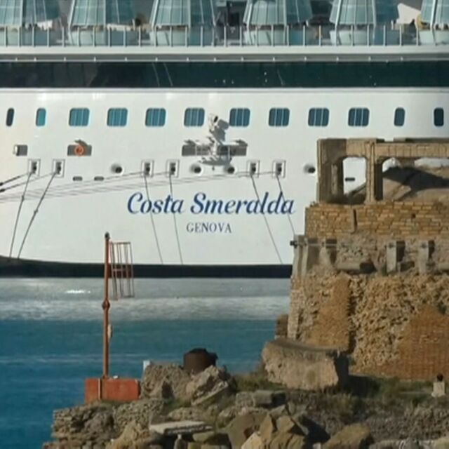 Заради коронавируса: Круизен кораб с 6000 туристи е задържан в Италия
