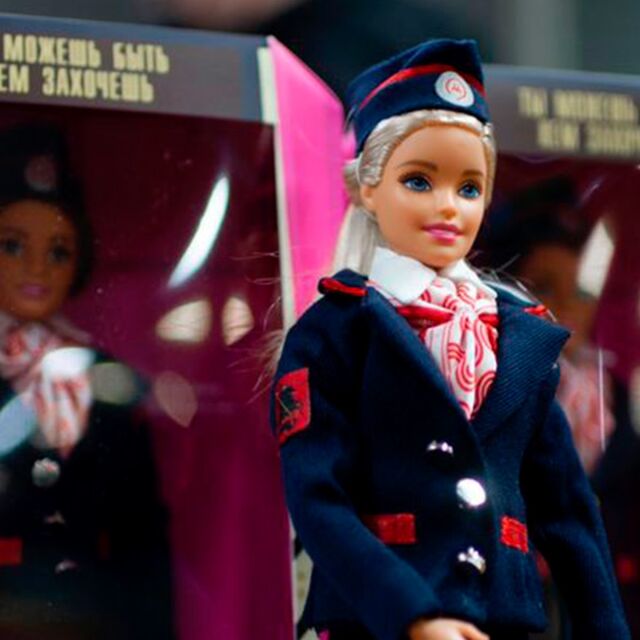 Защо куклата Барби слезе в Московското метро? (ВИДЕО)