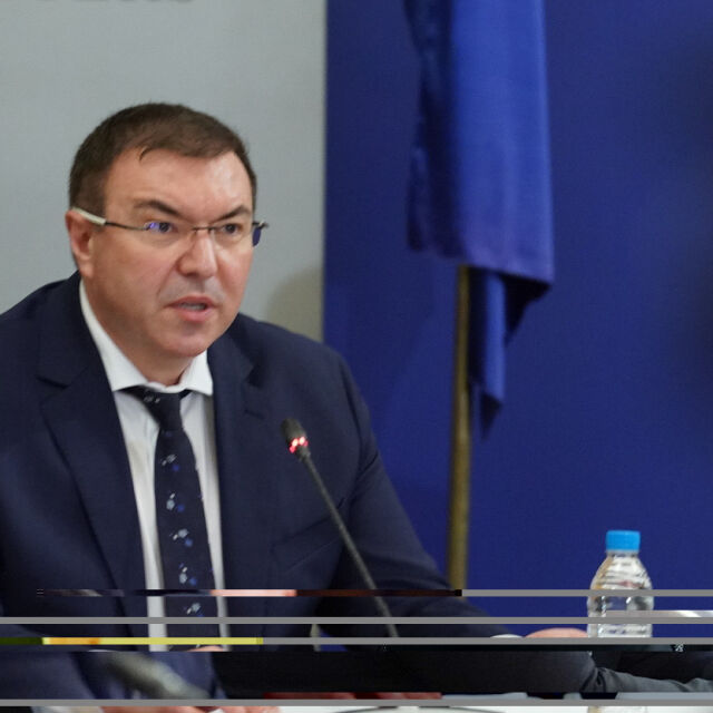 Костадин Ангелов: Чакаме 4,5 млн. дози от ваксината на „Астра Зенека“
