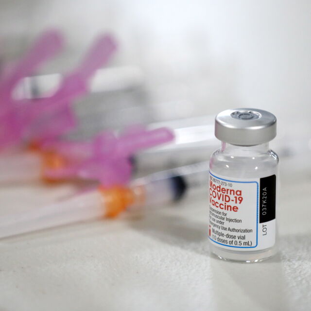 В България пристигат първите дози от ваксината на „Модерна“