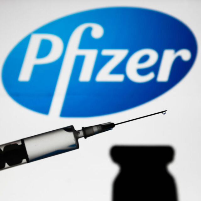 "Пфайзер" обеща да навакса с доставките на ваксини за ЕС