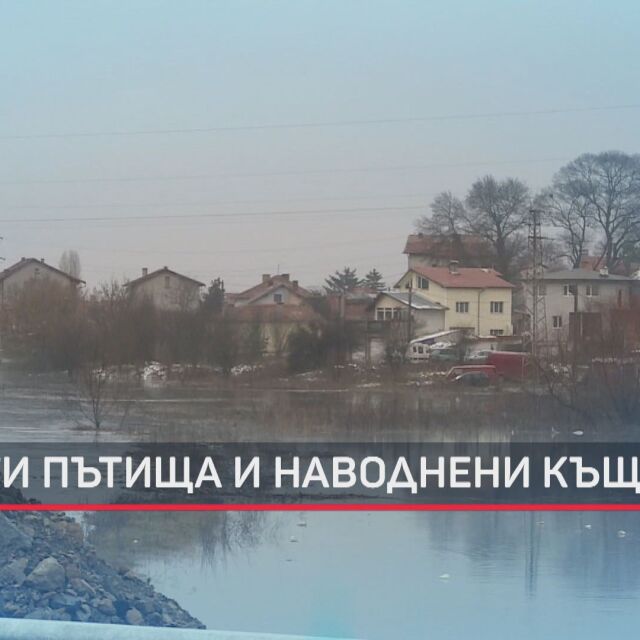Западна България е под вода: Има залети пътища, отнесени мостове и наводнени къщи
