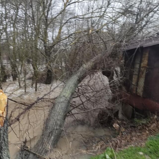 Заради опасност от наводнение евакуираха вилна зона край Бургас