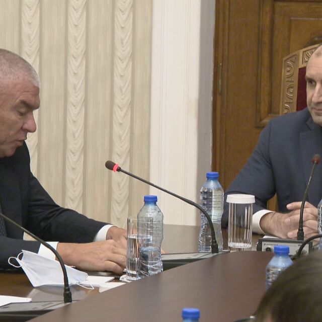 Напрежение на „Дондуков“ 2: Остри реплики между Марешки и Радев по време на консултациите