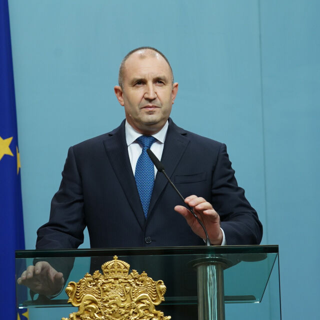 Президентът наложи вето върху изпращането на БТР-и на Украйна