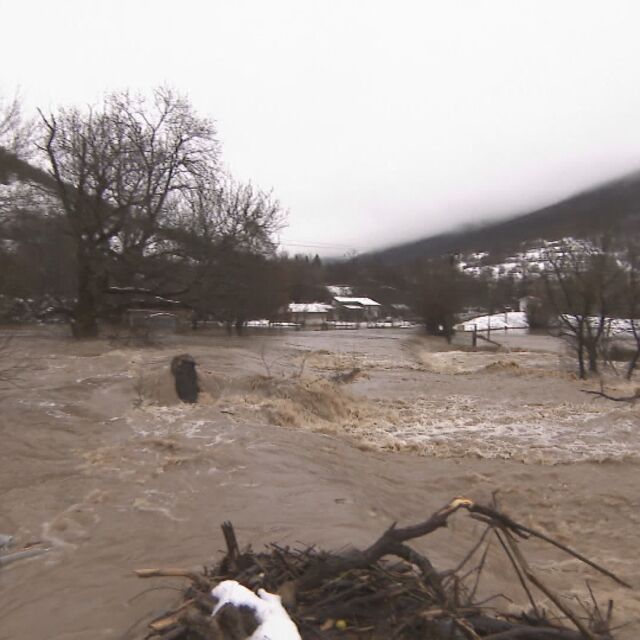 Десетки семейства са на ръба на оцеляването след потопа в село Калотина