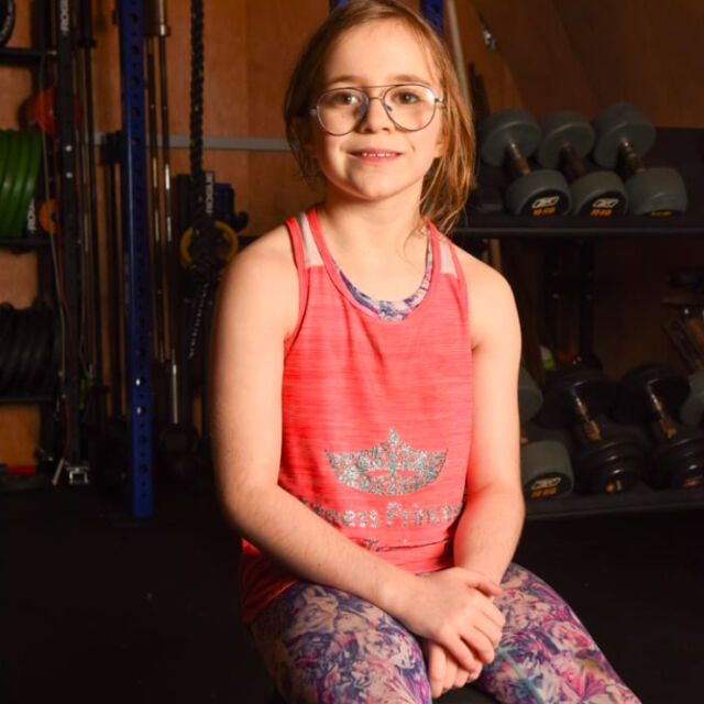 10-годишно момиче, което вдига тежести, вече прави планове за собствена фитнес зала