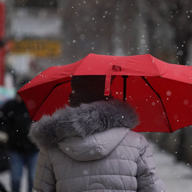 Предупредителен жълт код за валежи от сняг и дъжд за цялата страна