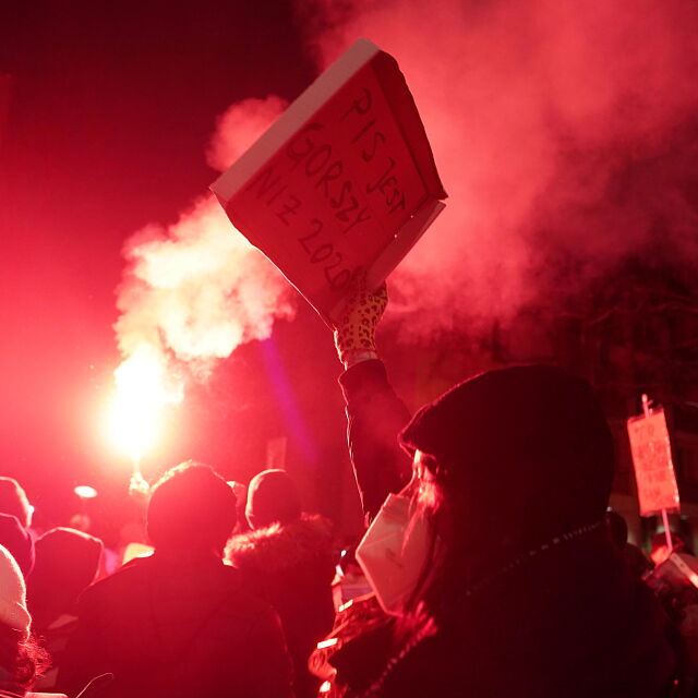 Втора поредна вечер на протести в Полша срещу забраната на абортите