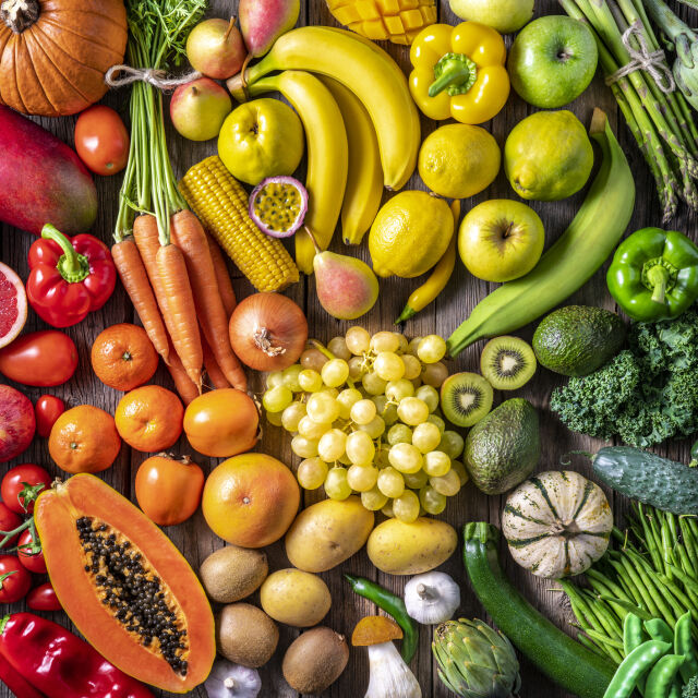 Здрави през зимата - с плодове и зеленчуци в цветовете на дъгата