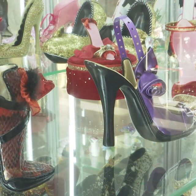 Изложба на над 8000 декоративни обувки в Украйна