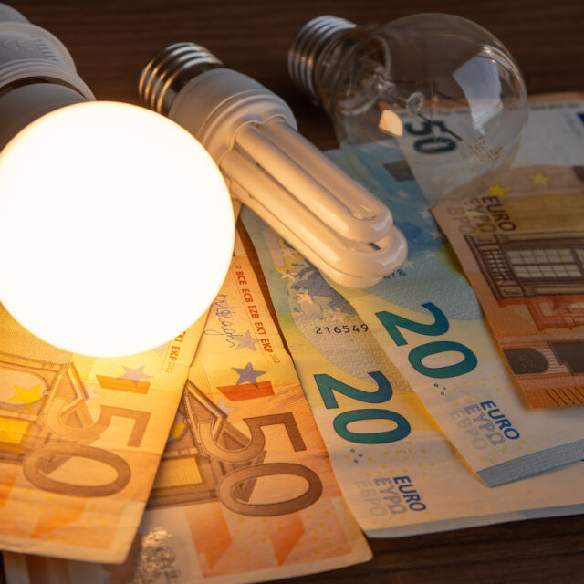 Европа срещу кризата: Свиване на потреблението на ток и облагане на свръхпечалбите
