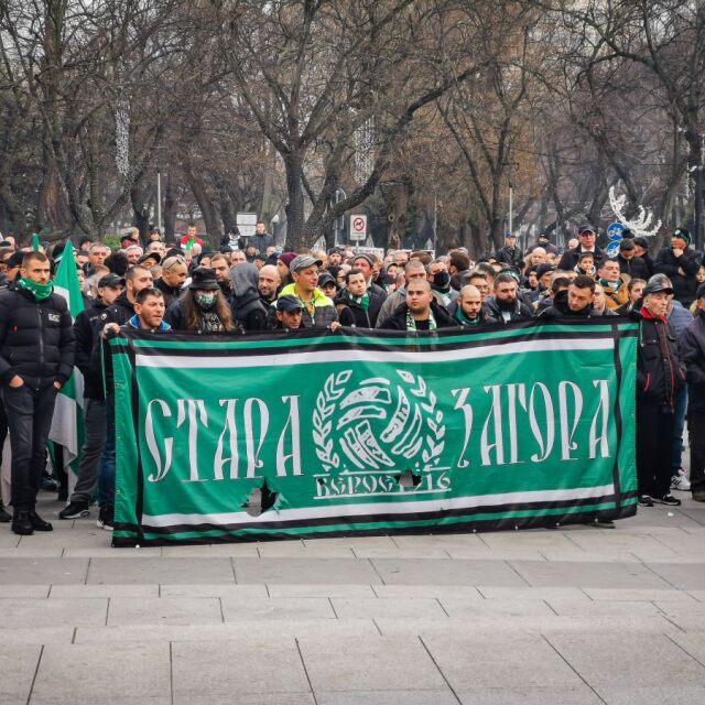 Напрежение в Стара Загора: Фенове на "Берое" не позволиха на Петър Колев да води отбора