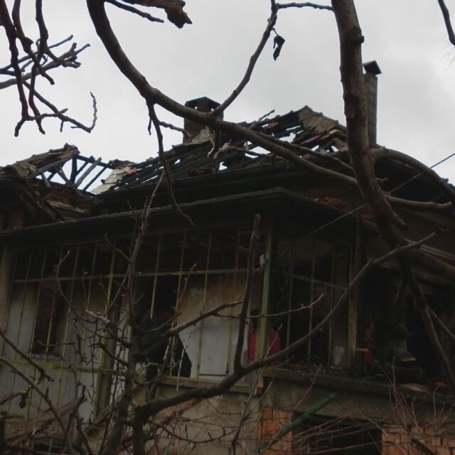 Изгорял дом: Семейство от Градец загуби къщата си в огъня