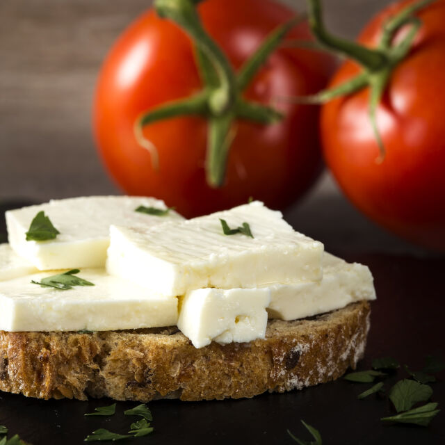 Защо компаниите, които произвеждат некачествено сирене, остават в тайна?