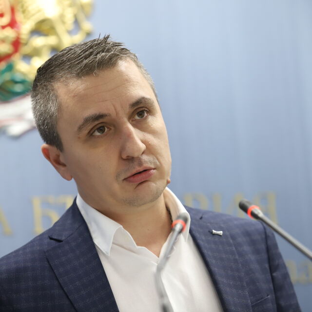 Енергийният министър: Нямаме проблем с разплащанията с „Газпром“