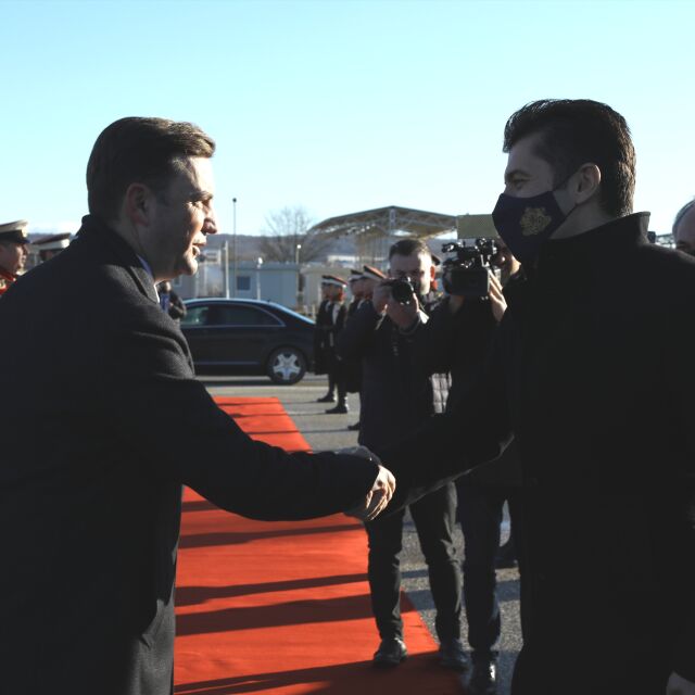Кирил Петков пристигна в Скопие