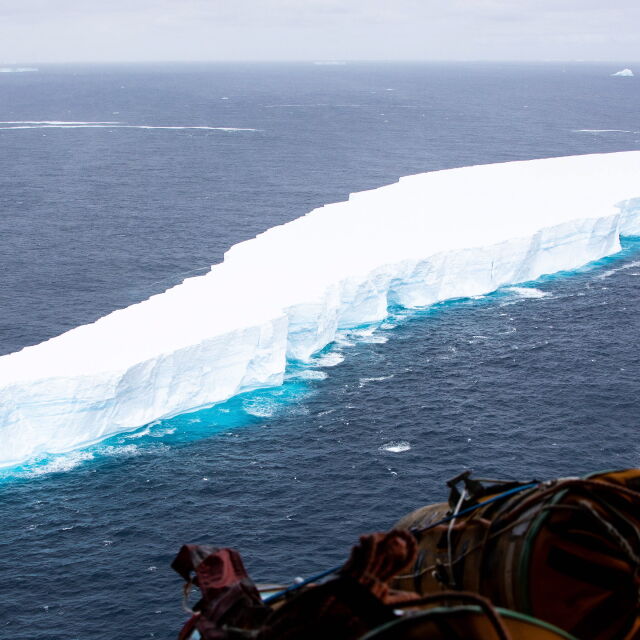 Един от най-големите айсберги в света се е стопил наполовина