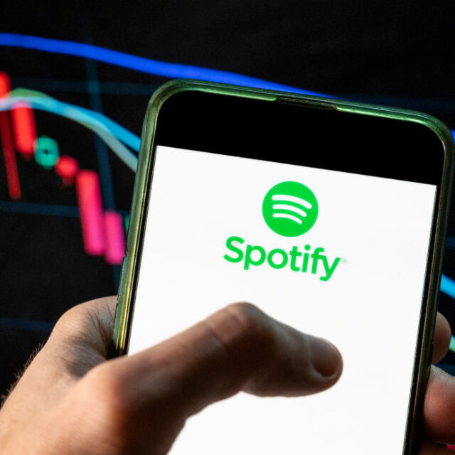 Скандал за милиони: Как Spotify загуби над 2 млрд. долара заради Джо Роугън и COVID-19