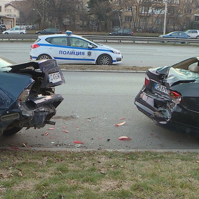 Все още не е ясно кой е полицаят, ударил няколко коли в София
