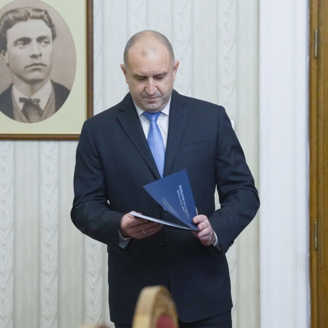 Напрежение в кулоарите на парламента: Кога Румен Радев ще връчи третия мандат?