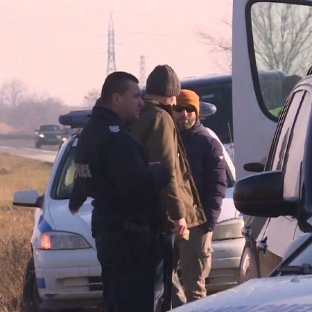 Полицаят, превозвал мигранти: Още двама души са арестувани (ОБЗОР)