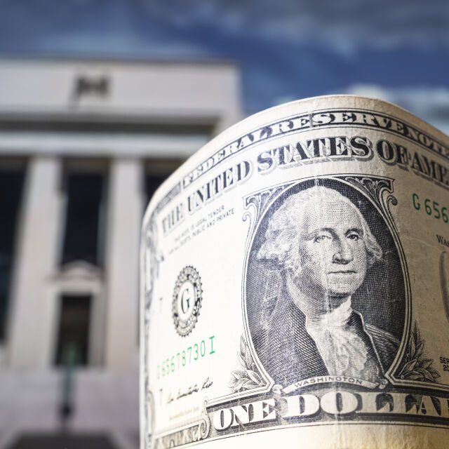 Силният долар предизвиква срив на валутите в развиващи се страни