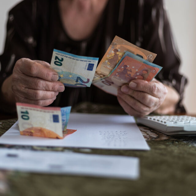 Франция планира вдигане на пенсионната възраст с две години