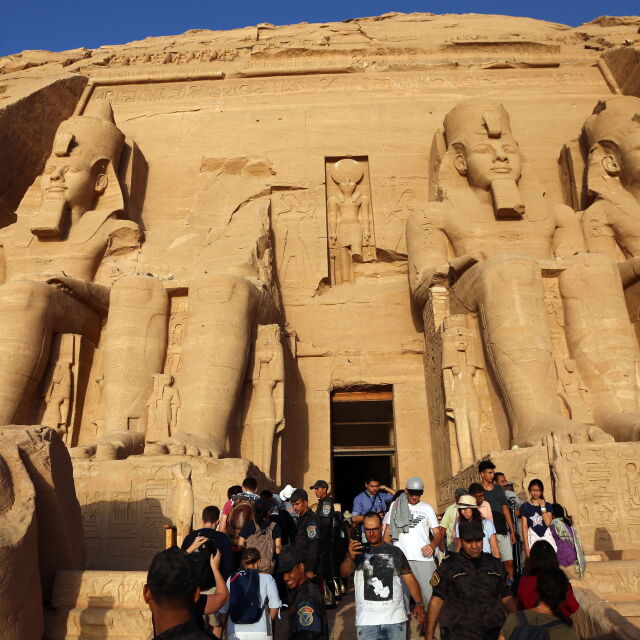 Задържаха трима души при опит за кражба на 10-тонна статуя на Рамзес II в Египет
