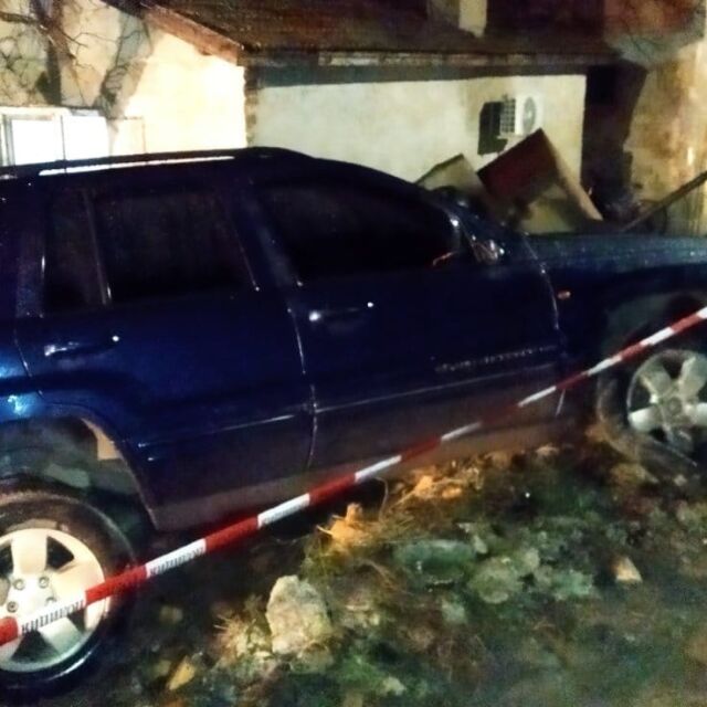 Шофьор блъсна пет коли и градски автобус, в опит да избяга от полицаи в Бургас