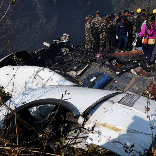Увеличава се броят на загиналите при самолетната катастрофа в Непал (СНИМКИ)
