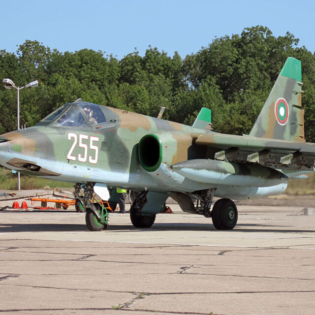 „Блумбърг“: Украйна разполага с 14 български самолета Су-25