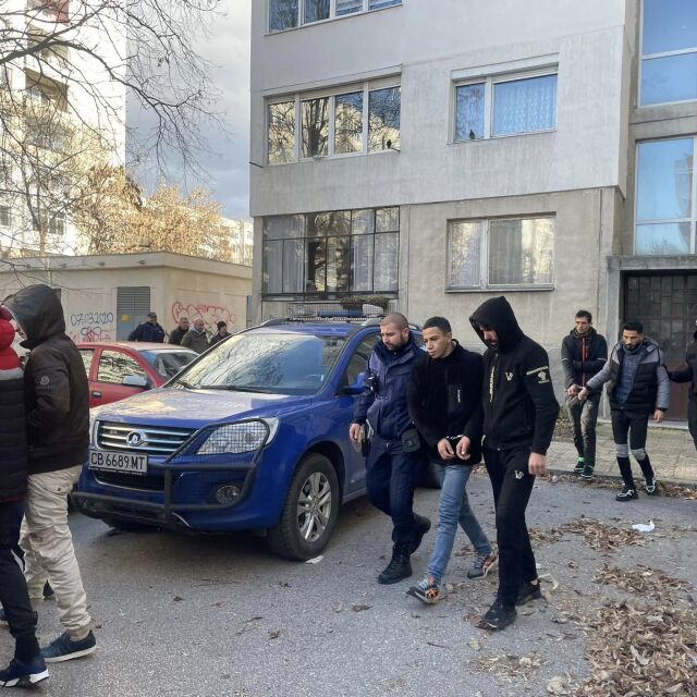 Заловиха нелегални мигранти в апартамент в София (СНИМКИ)