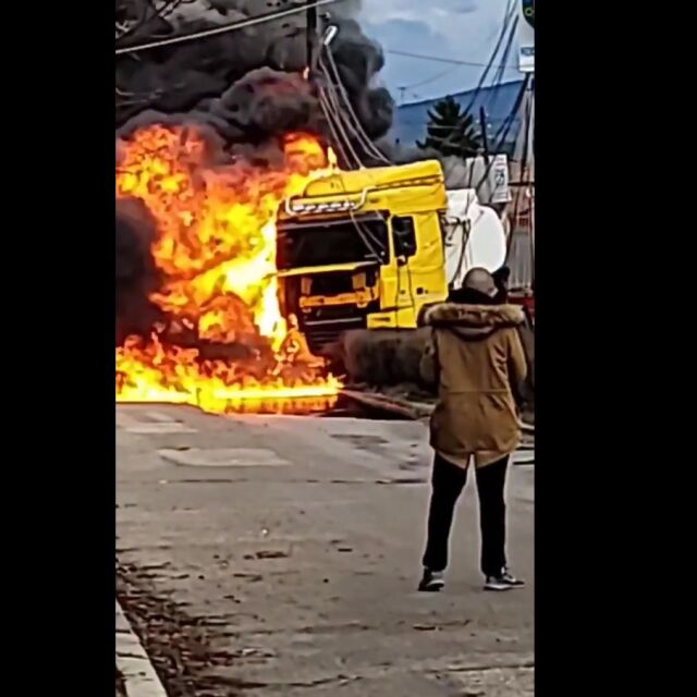 Цистерна с гориво се запали в Костинброд (ВИДЕО)