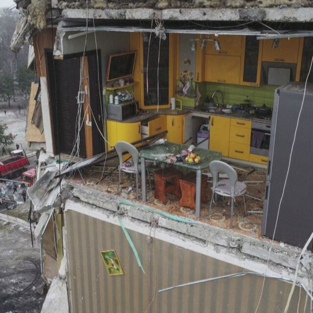 Разруха и спомени: Жълта кухня стана символ на войната в Украйна (ВИДЕО)