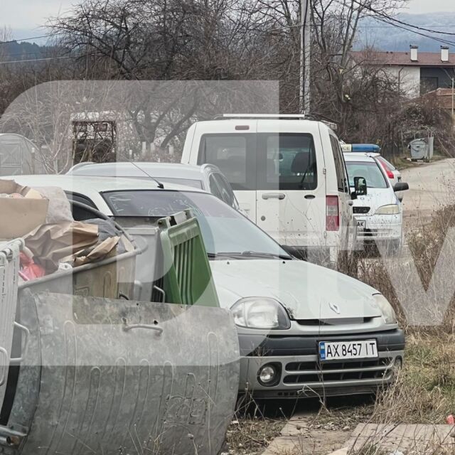 Намериха колата на крадците, обрали мъж на паркинга на хипермаркет в София