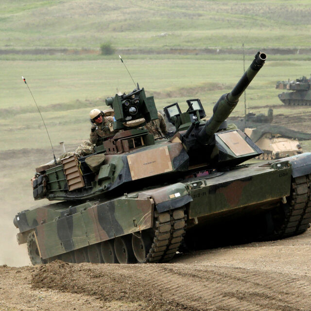 САЩ предоставят 31 танка „Ейбрамс“ на Украйна