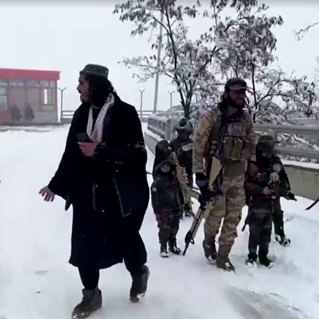 Талибаните: Необичайно студената зима в Афганистан причини смъртта на 170 души 