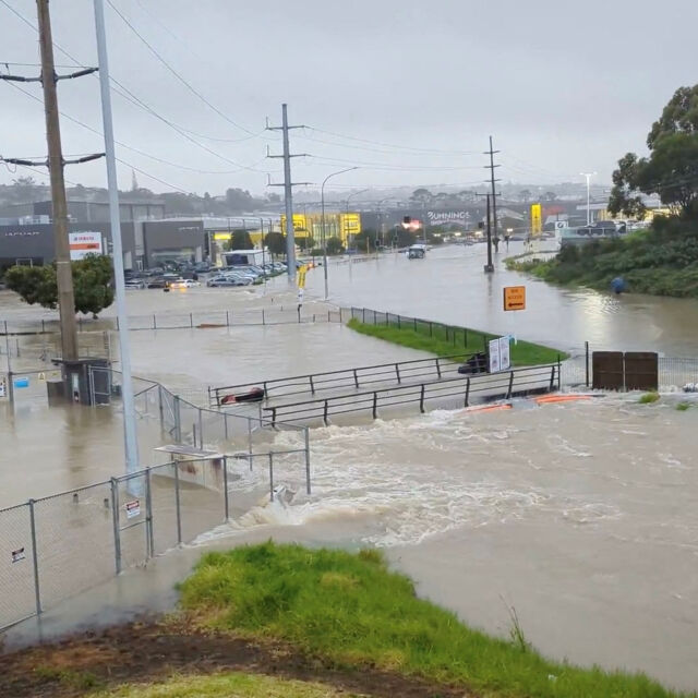 Порои наводниха най-големия град в Нова Зеландия (ВИДЕО)