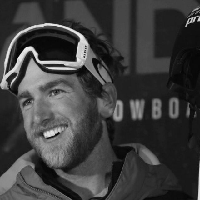 Лавина погуби световен шампион по ски (ВИДЕО)