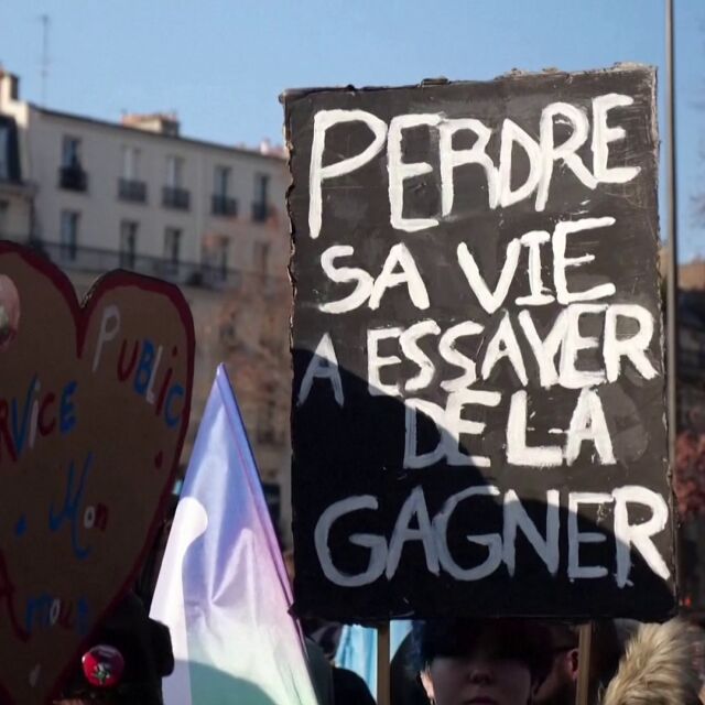 Франция стачкува срещу пенсионната реформа на Макрон 