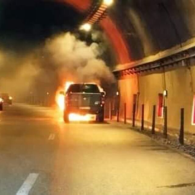 Кола изгоря в тунел „Витиня“ (СНИМКИ и ВИДЕО)