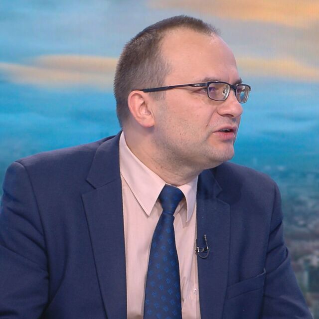 Мартин Димитров: Фалшива новина е, че застраховката „Гражданска отговорност“ ще скочи