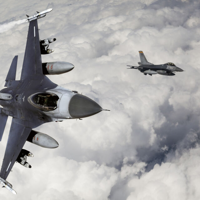 Украински пилоти ще започнат да се обучават на F-16 през август