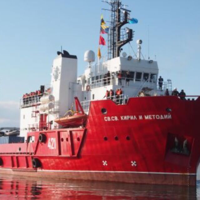 Българският научноизследователски кораб помогна на бедстваща яхта