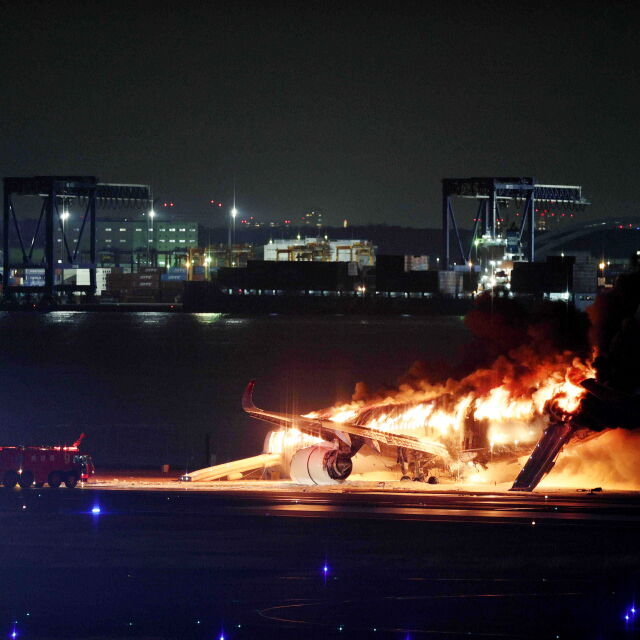 Самолет в пламъци: Служител дал приоритет на самолета на бреговата охрана