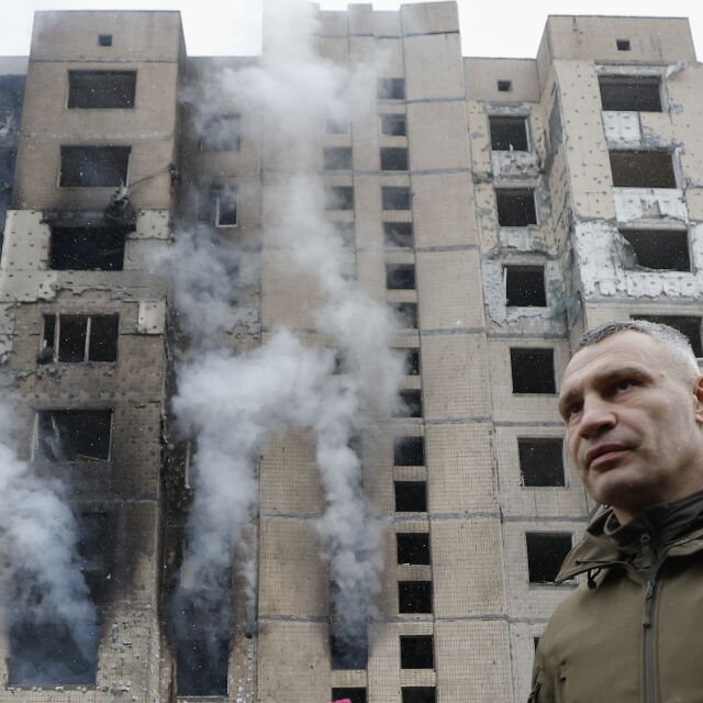 Кличко: Най-малко 10 души са ранени при ракетeн удар на Русия срещу Киев